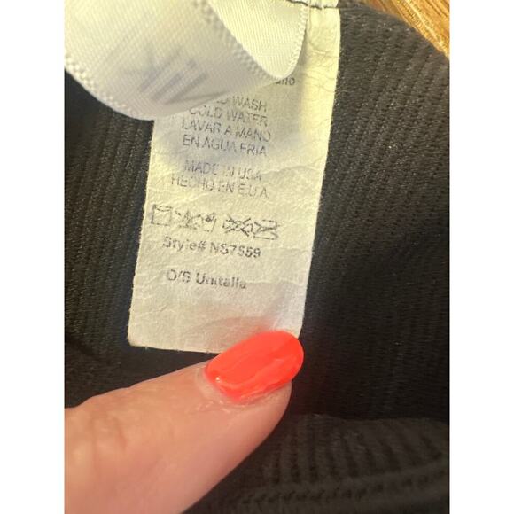 Nikibiki Sleeveless top one size black ribbed - Picture 3 of 4